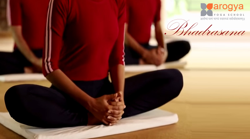 Cobra Pose Yoga Benefits In Hindi, How To Get Rid Of Back And Spine  Problems - Amar Ujala Hindi News Live - आज का योग टिप्स:ऑफिस जाने वालों को  जरूर करना चाहिए कोबरा पोज का अभ्यास, जानिए इसके क्या लाभ हैं?